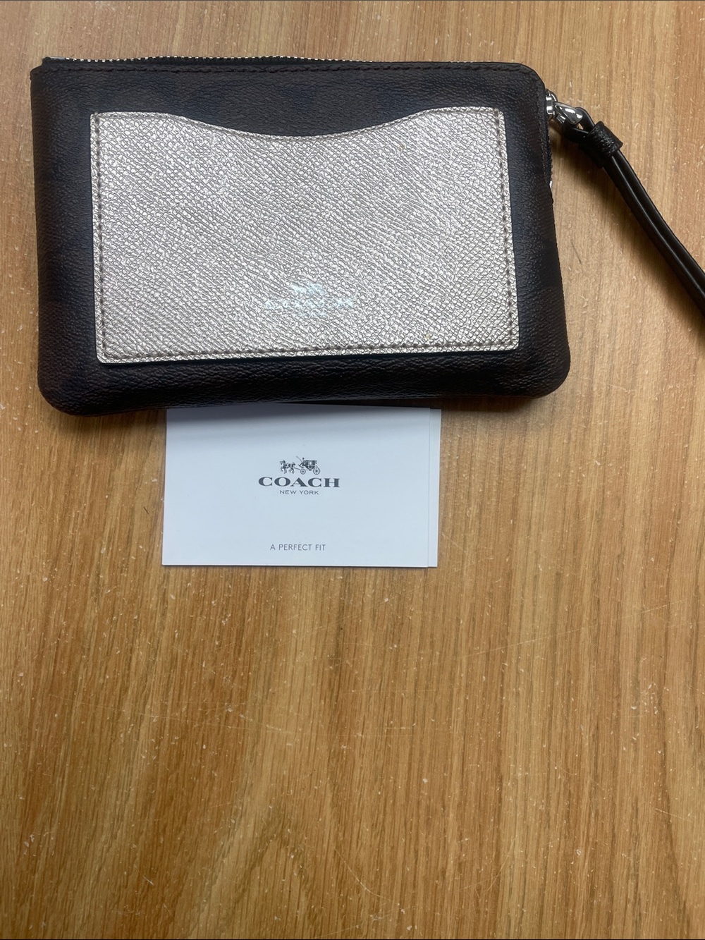 Coach corner zip 22713 wristlet